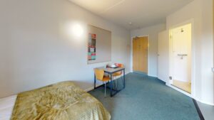 Large Ensuite Studio