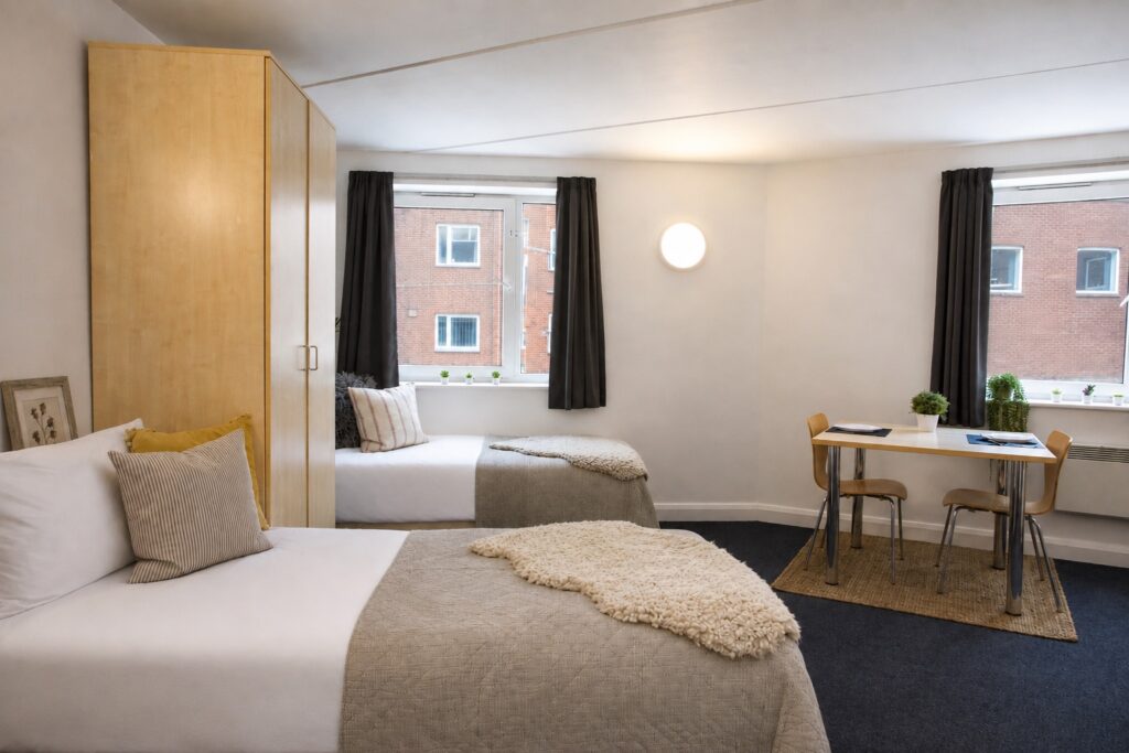 Twin Ensuite Studio - Image 3