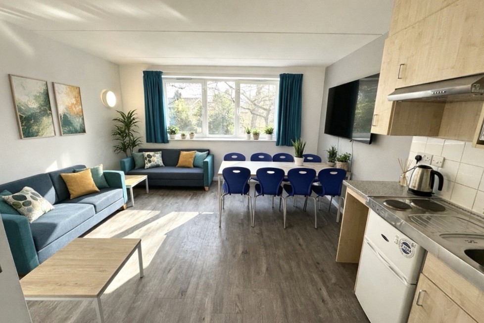 Ensuite Studio + Lounge - Image 2